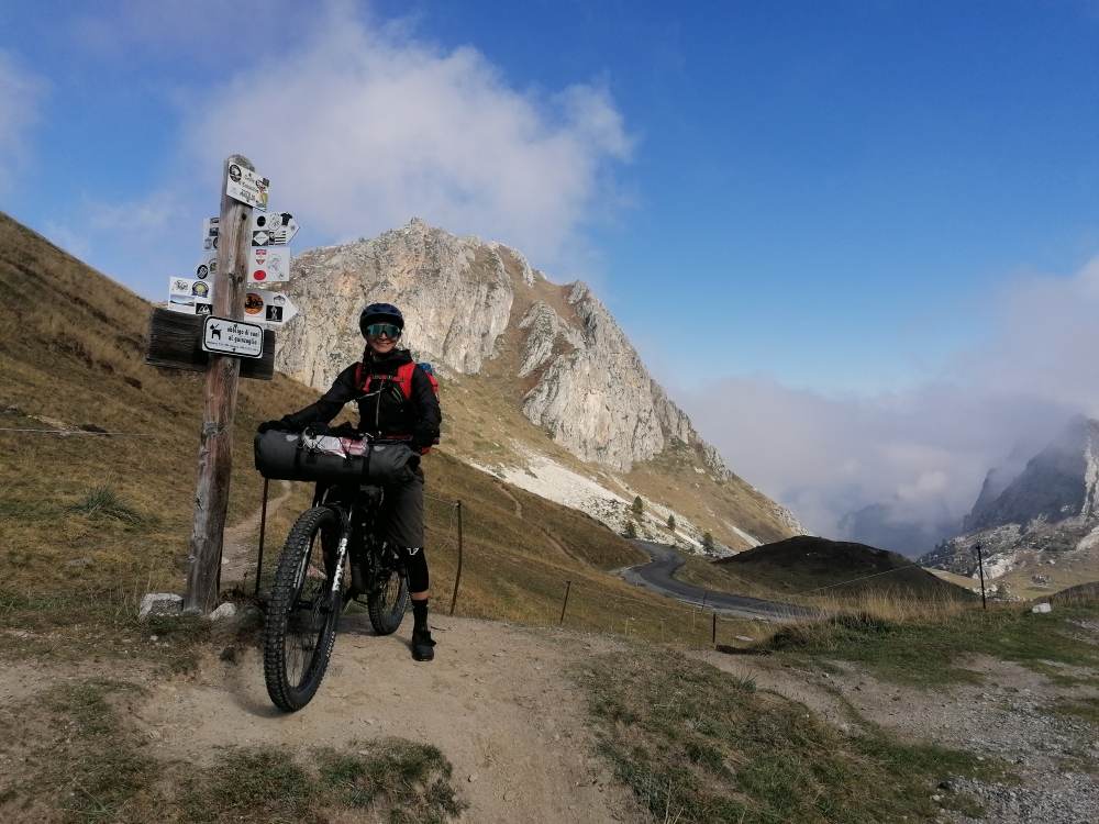 Col Esische 
