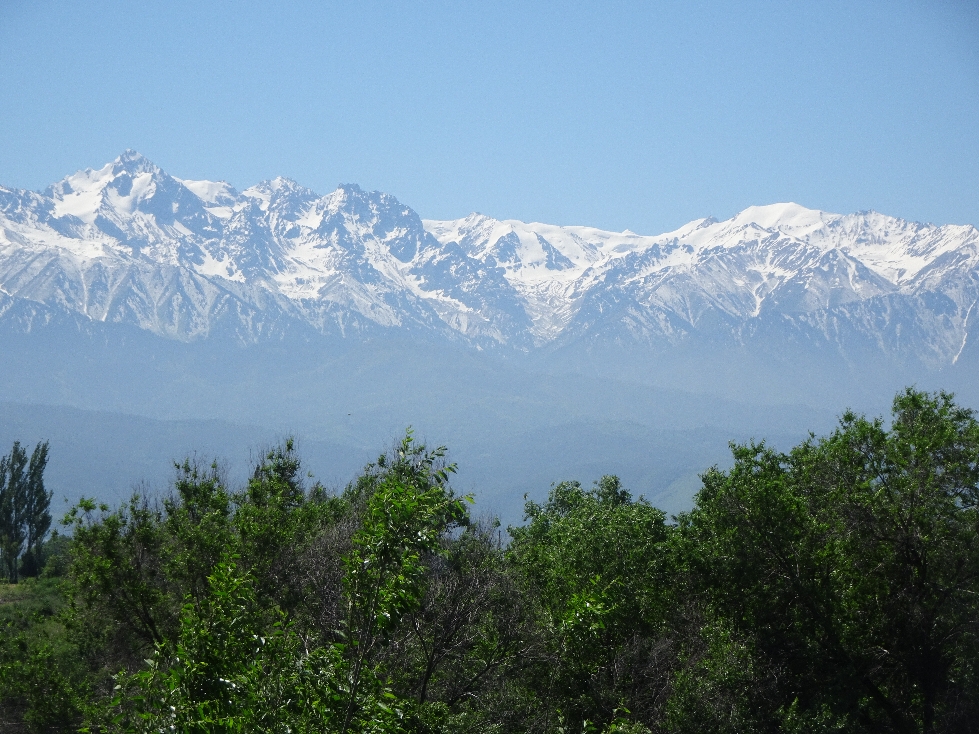 Die Berge hinter Almaty 