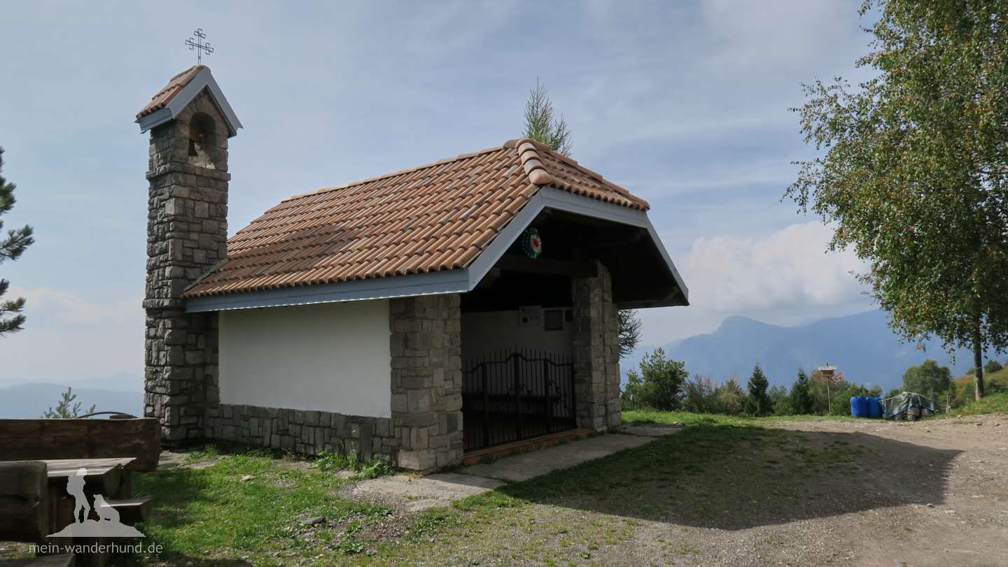 ... die Kapelle und der Blick auf die ...