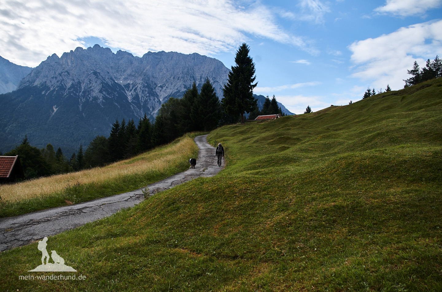 Typisch für die Kranzbergrunde: Holzhütten ...