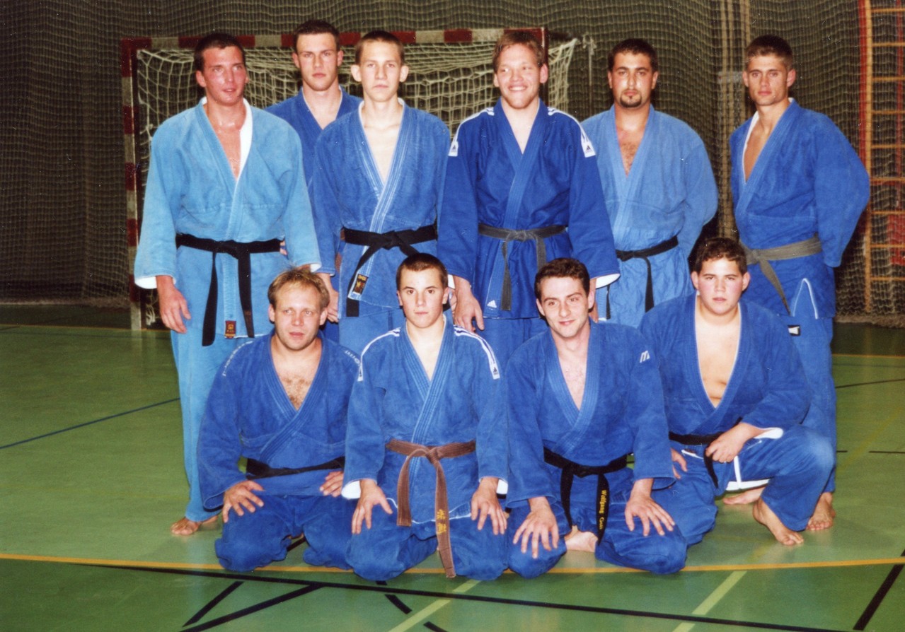 2001 Jürgen Holzer, Gernot Böhm, Lukas Baumgartner, Alexander Hobsig, Admir Hasanovic, Martin Kreil, Werner Bogenstorfer, Markus Schneider, Wolfgang Goll, Markus Betz