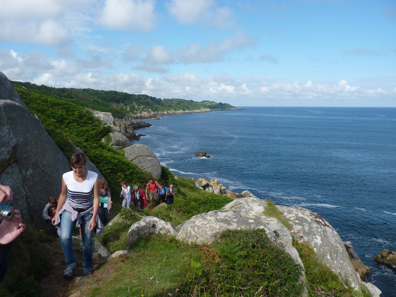 Marcheurs sur le GR34 - sentier des Roches Blanches