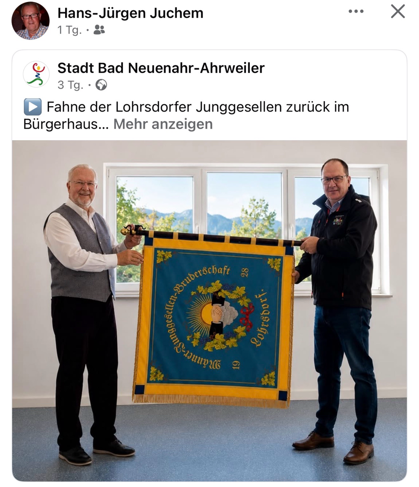 ▶️ Fahne der Lohrsdorfer Junggesellen zurück im Bürgerhaus Die Sanierung des Bürgerhauses in Lohrsdorf nach der Flutkatstrophe ist zwischenzeitlich abgeschlossen und das Gebäude schon länger wieder in Nutzung. Herbert Wiemer, Geschäftsführer der Aufbau- und Entwicklungsgesellschaft (AuEG), übergab nun kürzlich die restaurierte Fahne der Lohrsdorfer Junggesellen aus dem Jahre 1928 an Ortsvorsteher Hans-Jürgen Juchem. Ortsvorsteher Juchem bedankte sich bei der AuEG, auch im Namen der Bürgerinnen und Bürger von Lohrsdorf, sehr herzlich dafür, dass die Restauration der durch die Flut geschädigten Fahne möglich war und sie nun wieder im Dorfgemeinschaftshaus in Lohrsdorf zu sehen ist. Foto: Arijana Nimani/Stadtverwaltung #lohrsdorf #fahne #restaurierung