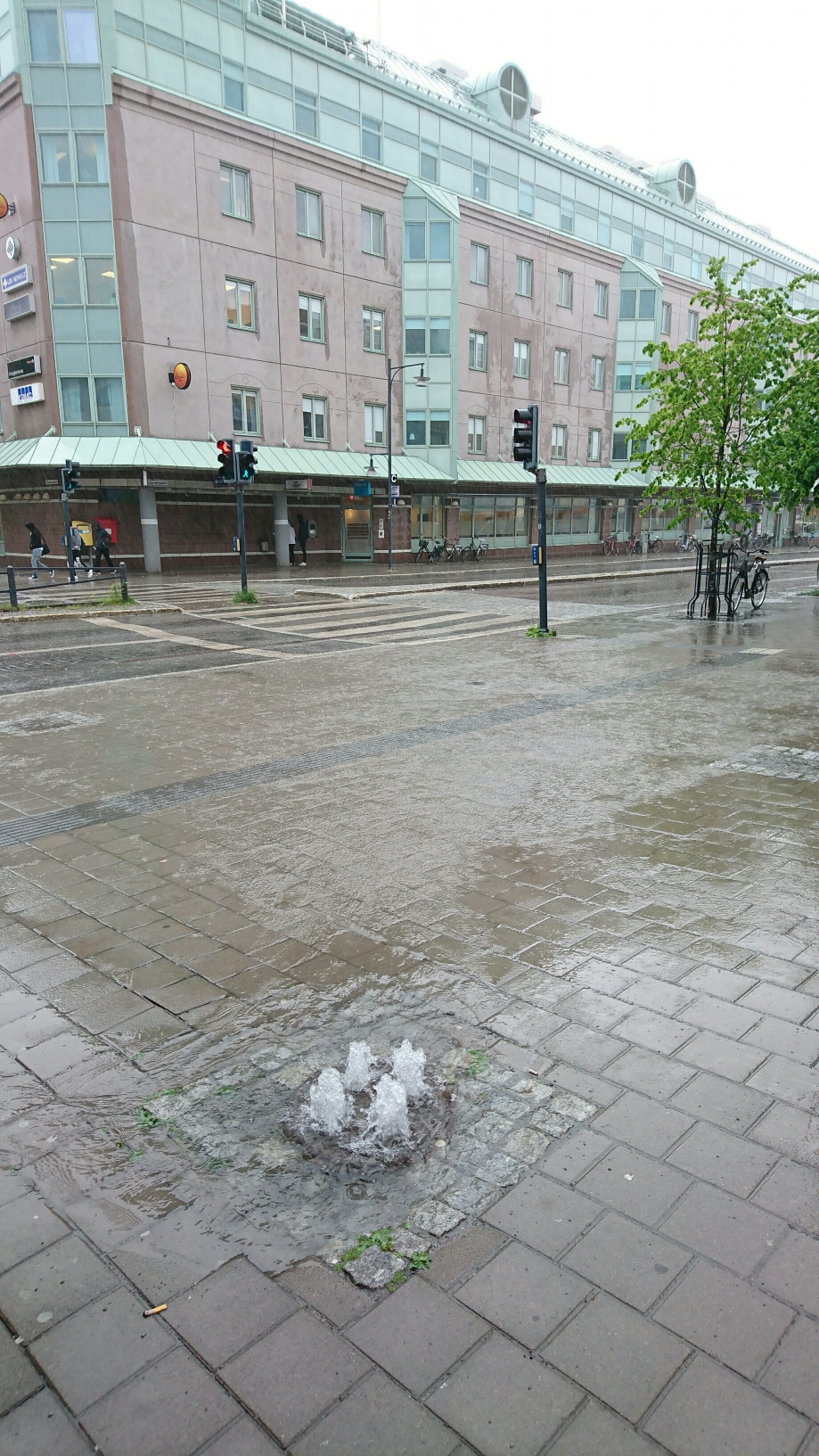 Sehr starker Regen bei 10 Grad, anders kann ja jeder! 