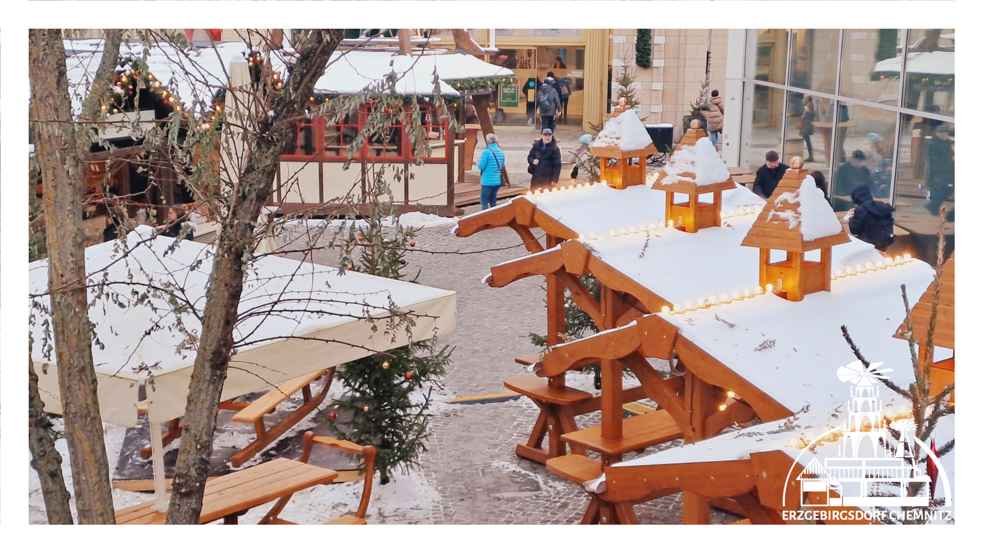 Blick von oben Richtung kleine Pyramide