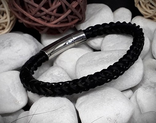 Armband aus Pferdehaar von meinem eigenen Pferd