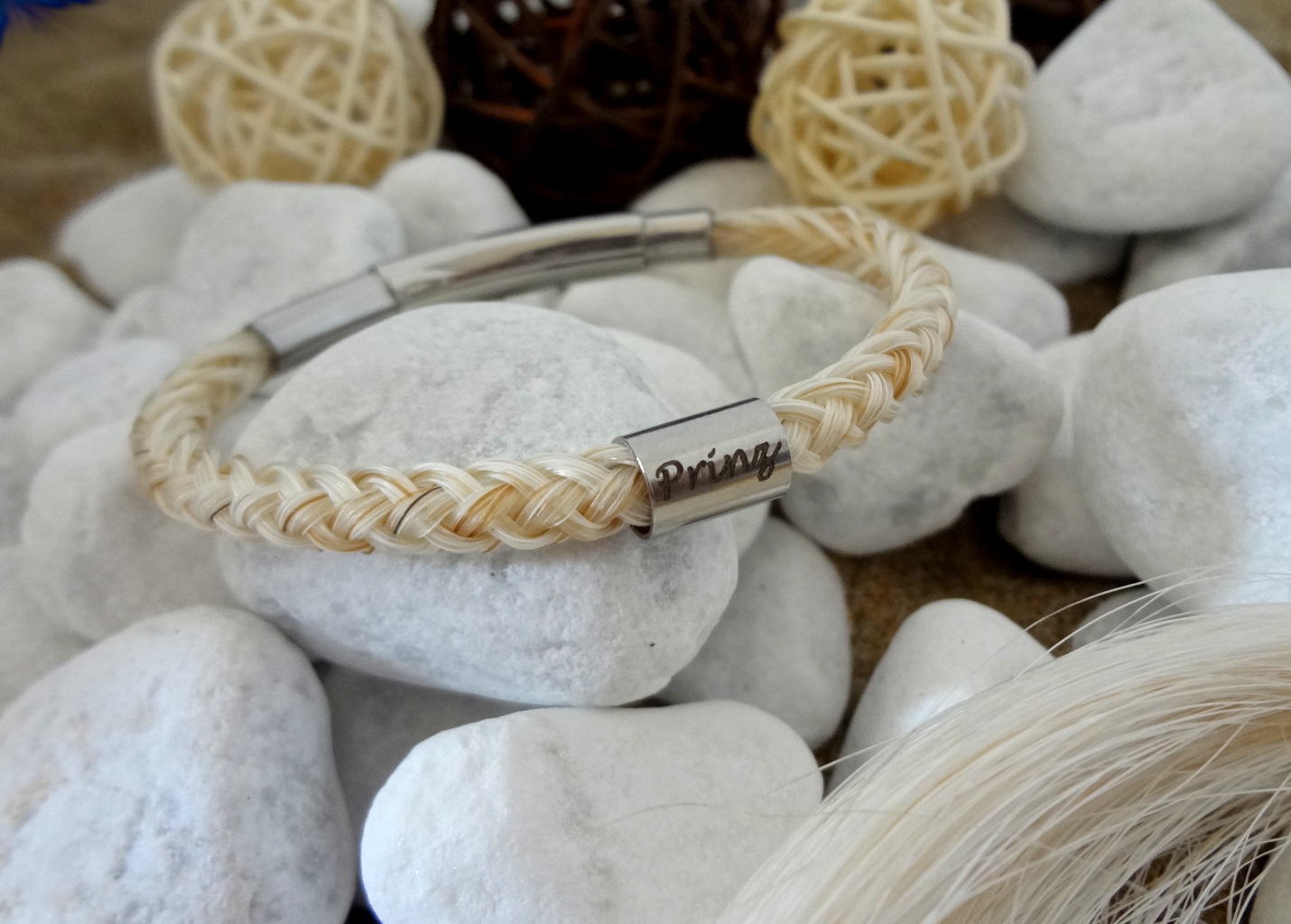Schweifhaarschmuck mit Gravur