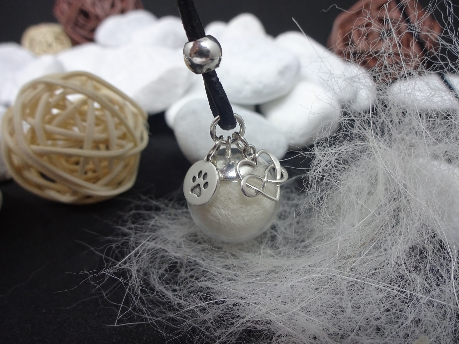 Glaskugel Kette mit eigenem Katzenhaar