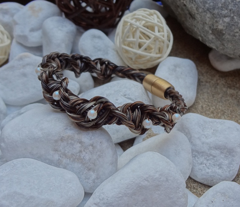 Gedrehtes Armband, melliertes Pferdehaar