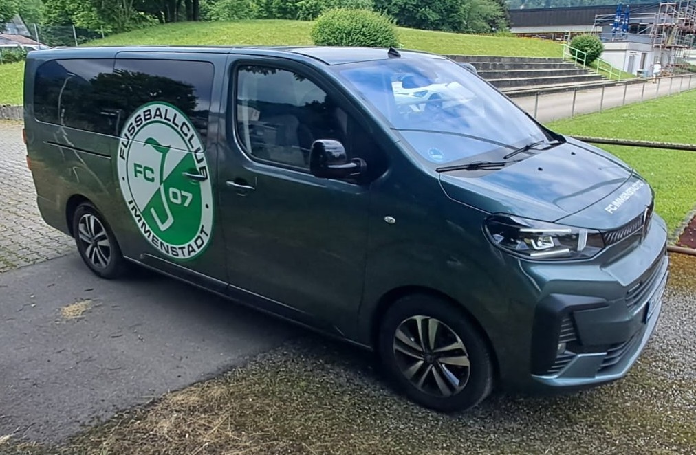 Große Freude: Wir haben einen neuen Mannschaftsbus