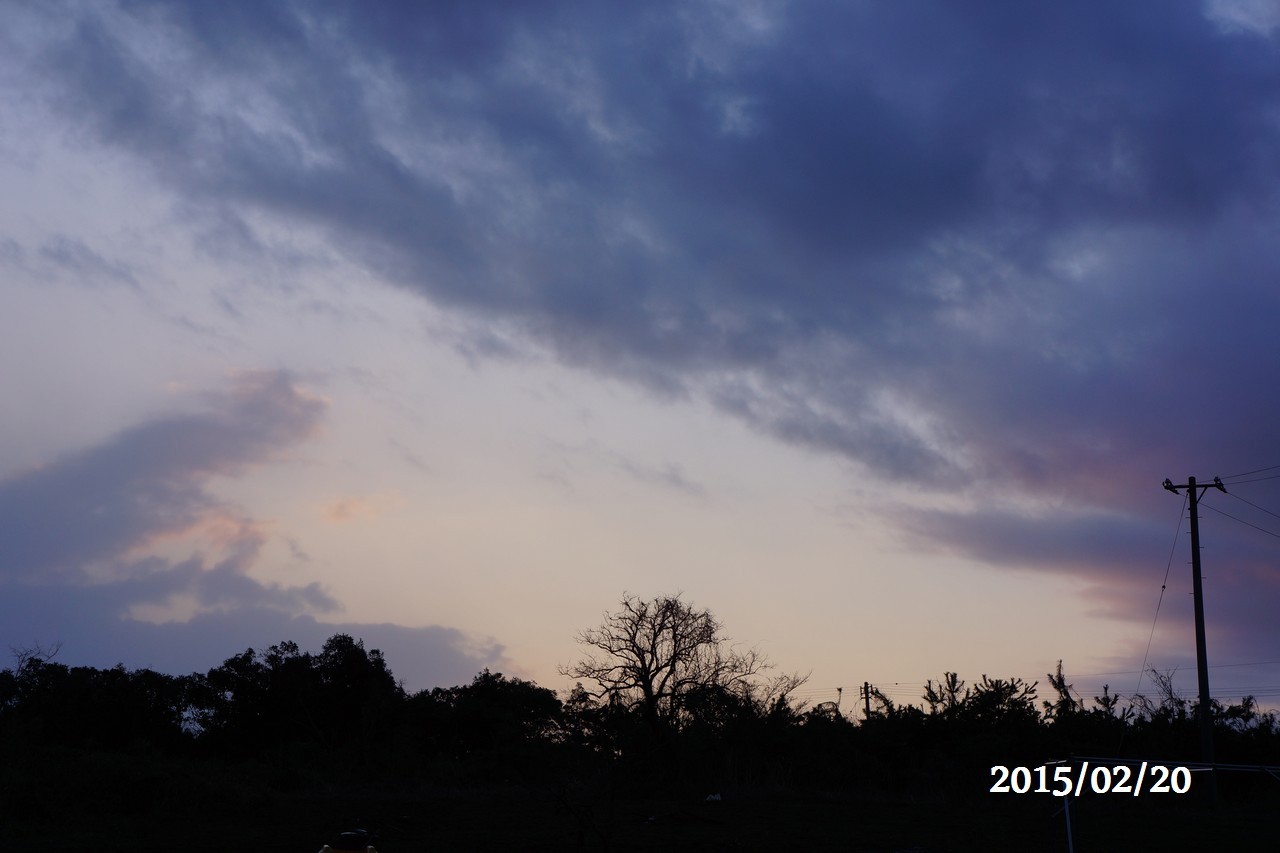 2月20日：朝焼けで紫の空