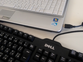 ノートパソコンのキーボード故障 - PC修理とデータ復旧の希望社