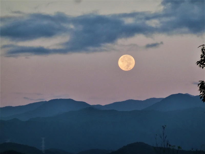 多峯主山からの月