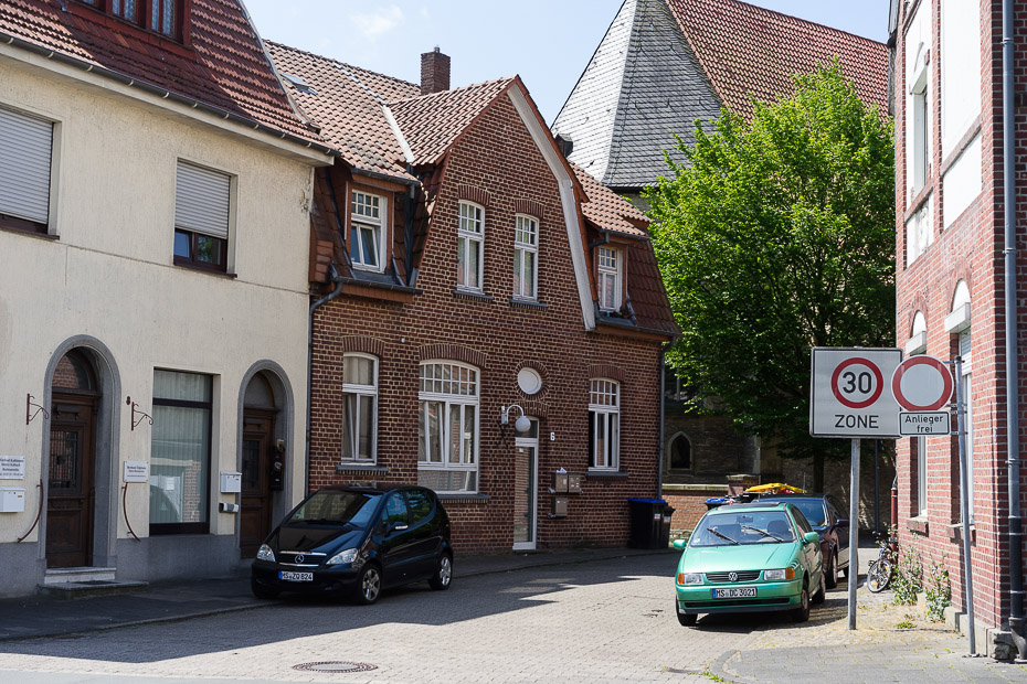 Woche 12: Nienberger Kirchplatz vor Haus Nr. 6