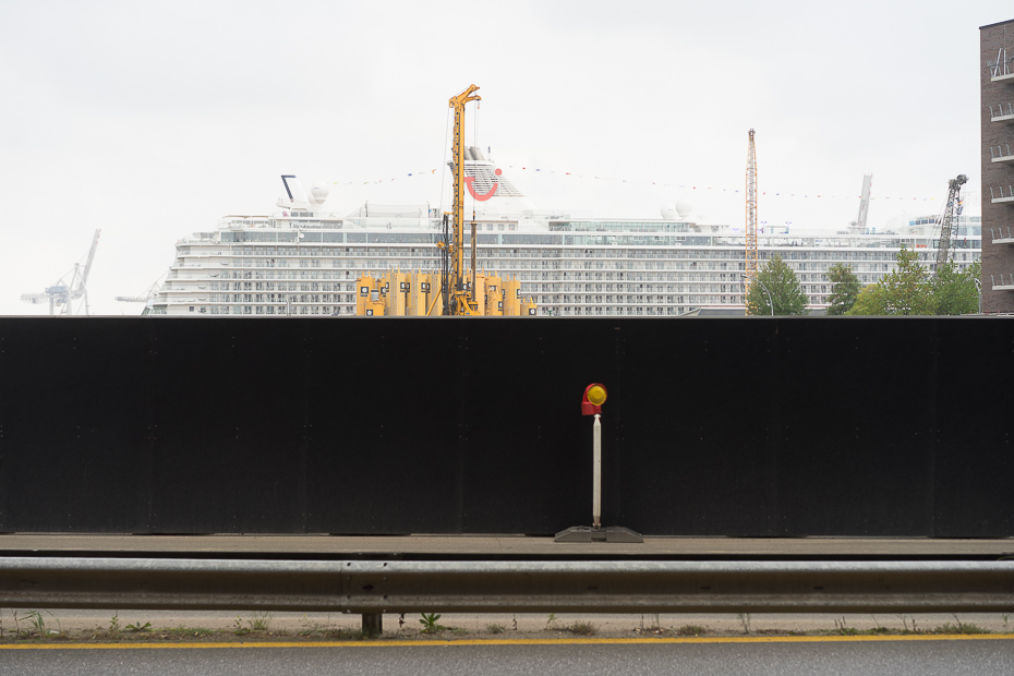 Kreuzfahrtschiff im Hamburger Hafen