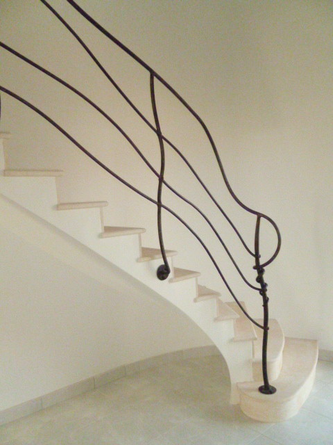 Maison neuve escalier dans une tour rampe Charlie Boquet