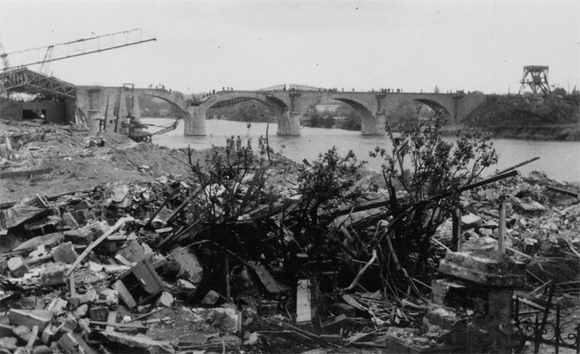 Récits des bombardements du pont de chemin de fer