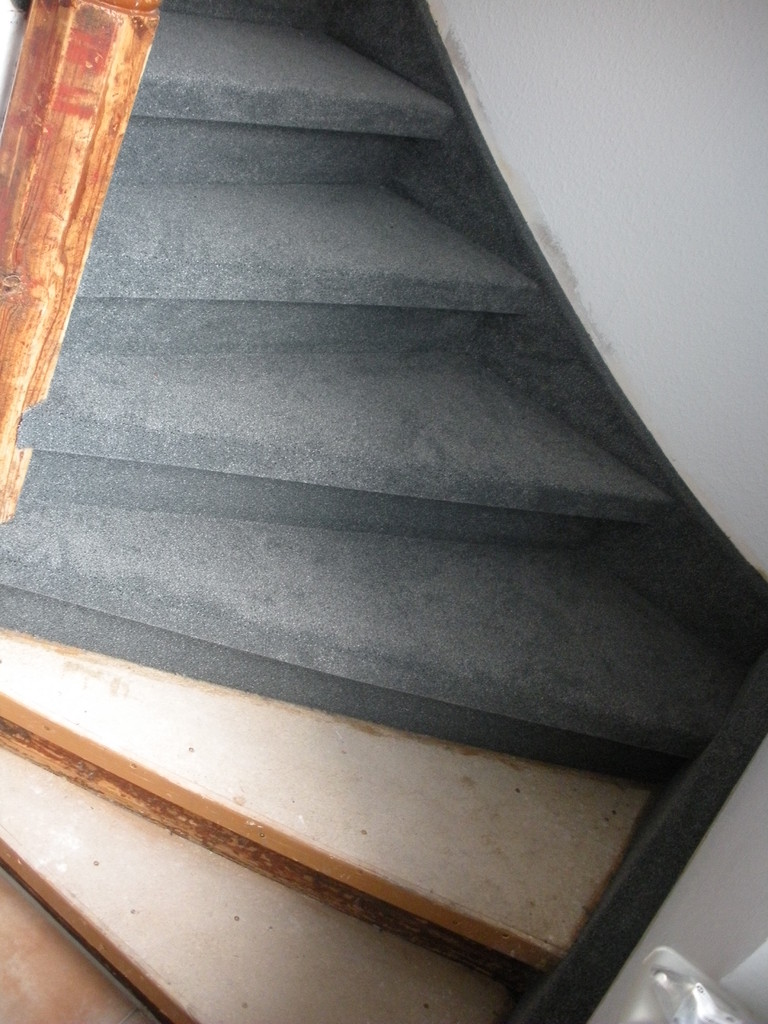 DG - Treppe bei der Verlegung