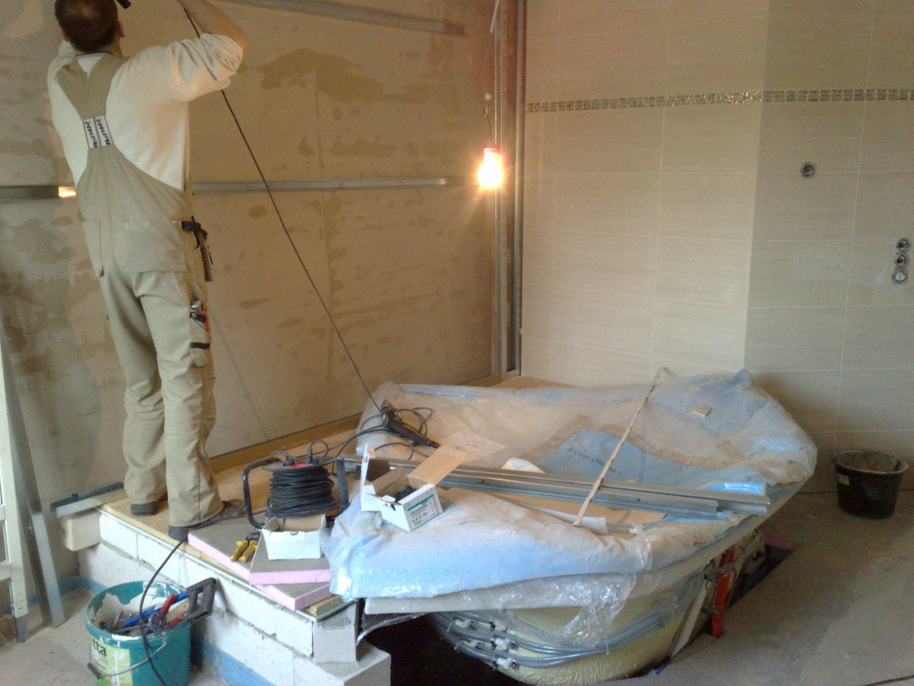 Badezimmer - Herstellung Trockenbau Vorsatzschale für die Spiegelablage