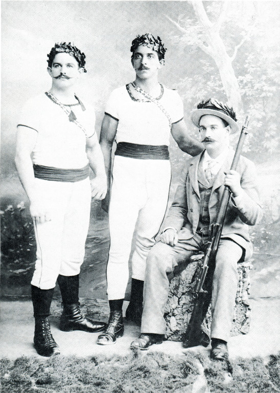 Die Kranzturner Leo und Adolf Heinis, Kantonalfest Bubendorf 11. 8. 1901