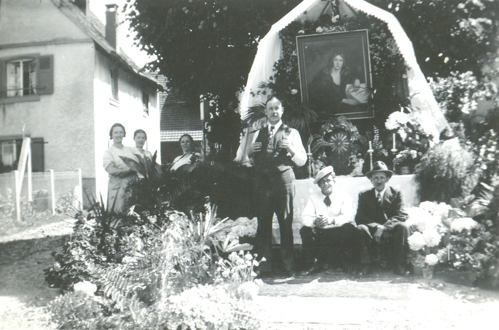 Grosssonntagsprozession: Altar auf dem Kirchplatz