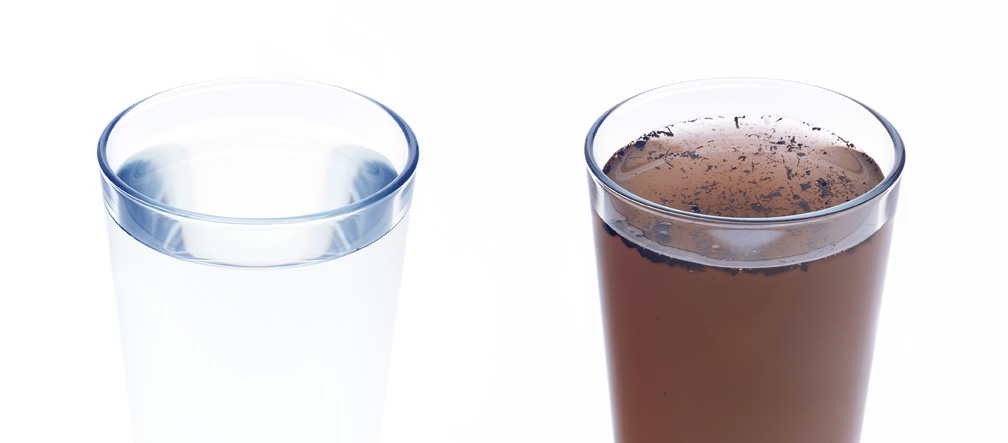 Флокуляция дрожжей в пивоварении. Песок в пробирке. Отстаивание глины в воде. Вода в стакане муки. Вода после очистки.