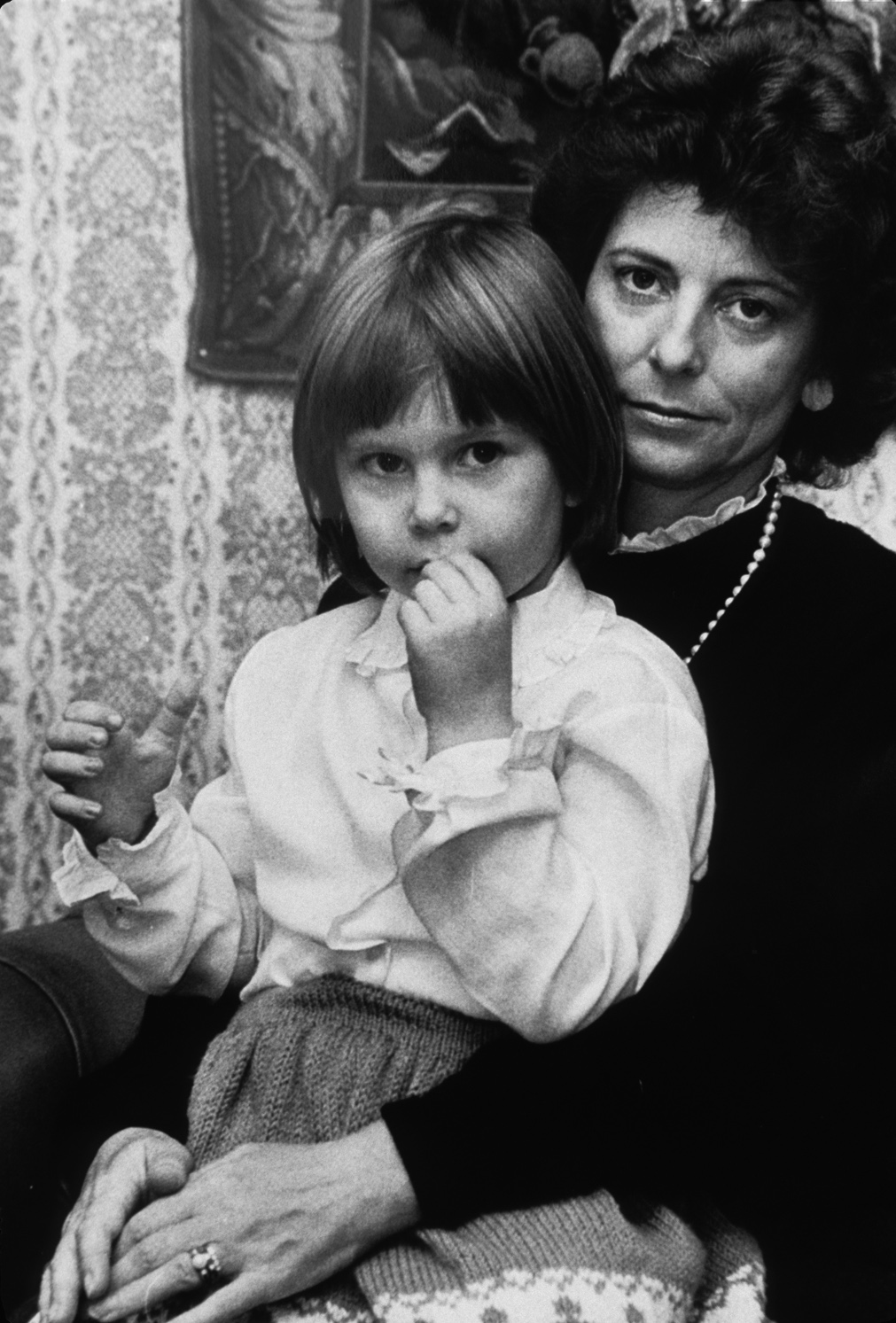 Freifrau Freya Barschel (von Bismarck) mit Tochter Trixi  1987