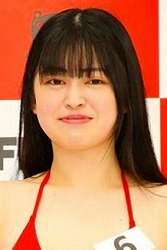 秦 綾