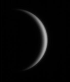 Vénus le 16 mars 2009, à quelques jours de sa conjonction inférieure (27 mars). Fin croissant d'un diamètre apparent de 56" d'arc. Image Jean Maxime