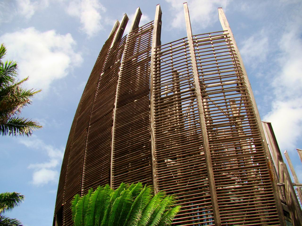 CENTRO CULTURALE TJIBAOU (Nuova Caledonia, 1998) arch. Renzo Piano Building Workshop 