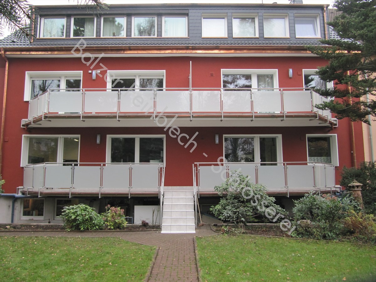 Außengeländer Edelstahl Milchglasfüllung