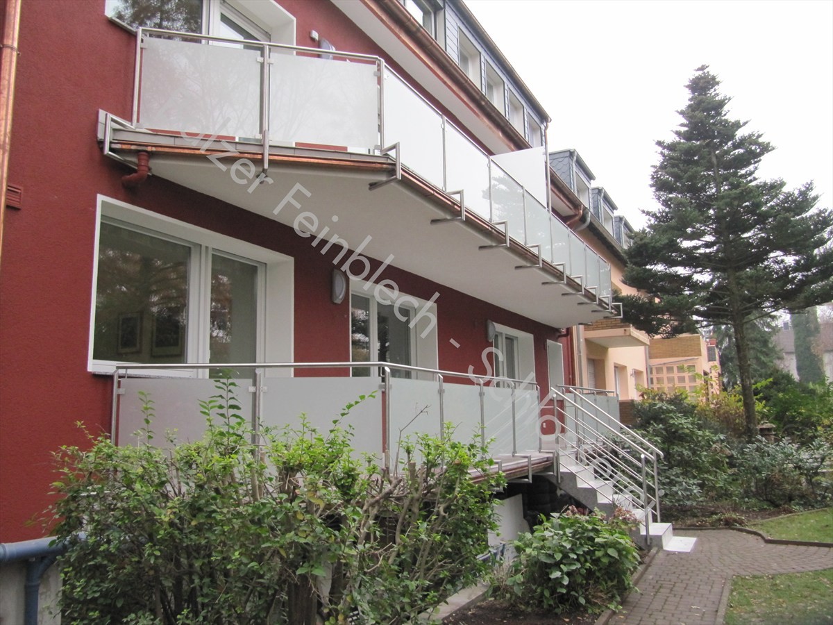 Außengeländer Edelstahl Milchglasfüllung