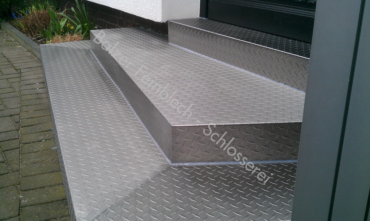 Treppenstufenverkleidung Edelstahl