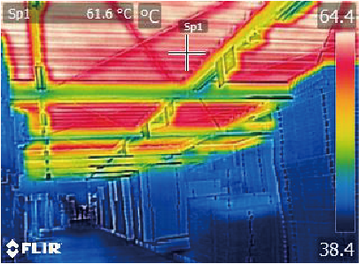 夏場の屋根下面は、太陽からの熱を吸収して暑くなります。表面温度は60℃を超えてしまいます。