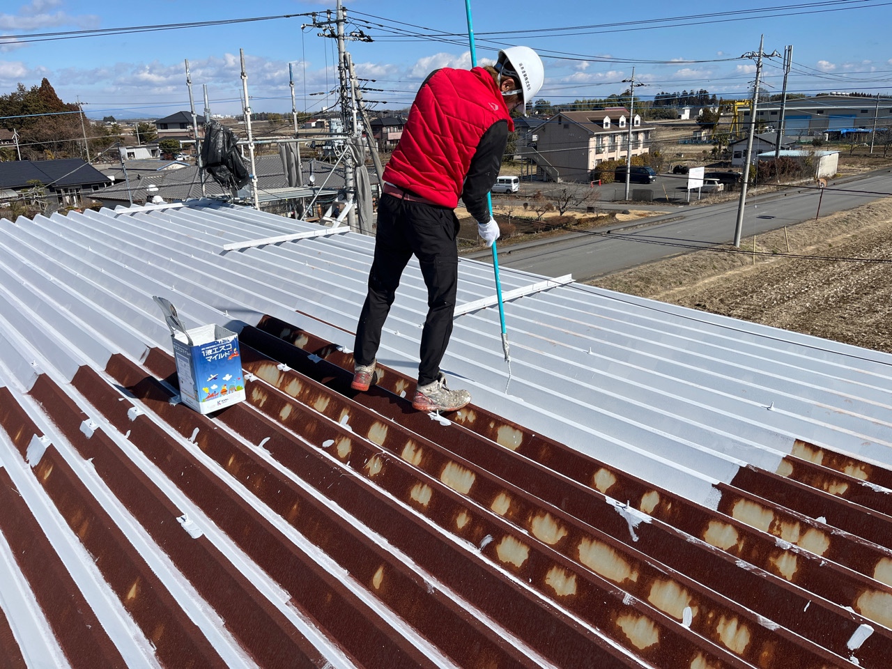 【宇都宮市】折半屋根塗装　下塗施工　進行中！