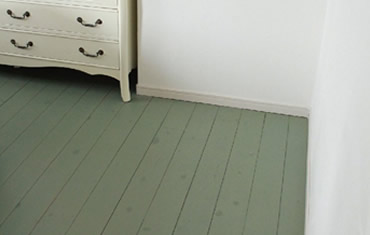 寝室の床材もなんとご主人の施工。一度やってみたかったとのことでした。