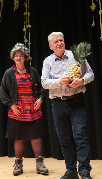Die goldenen Ananas für Ex Gemeindepräsident Hans Ueli Roth, 