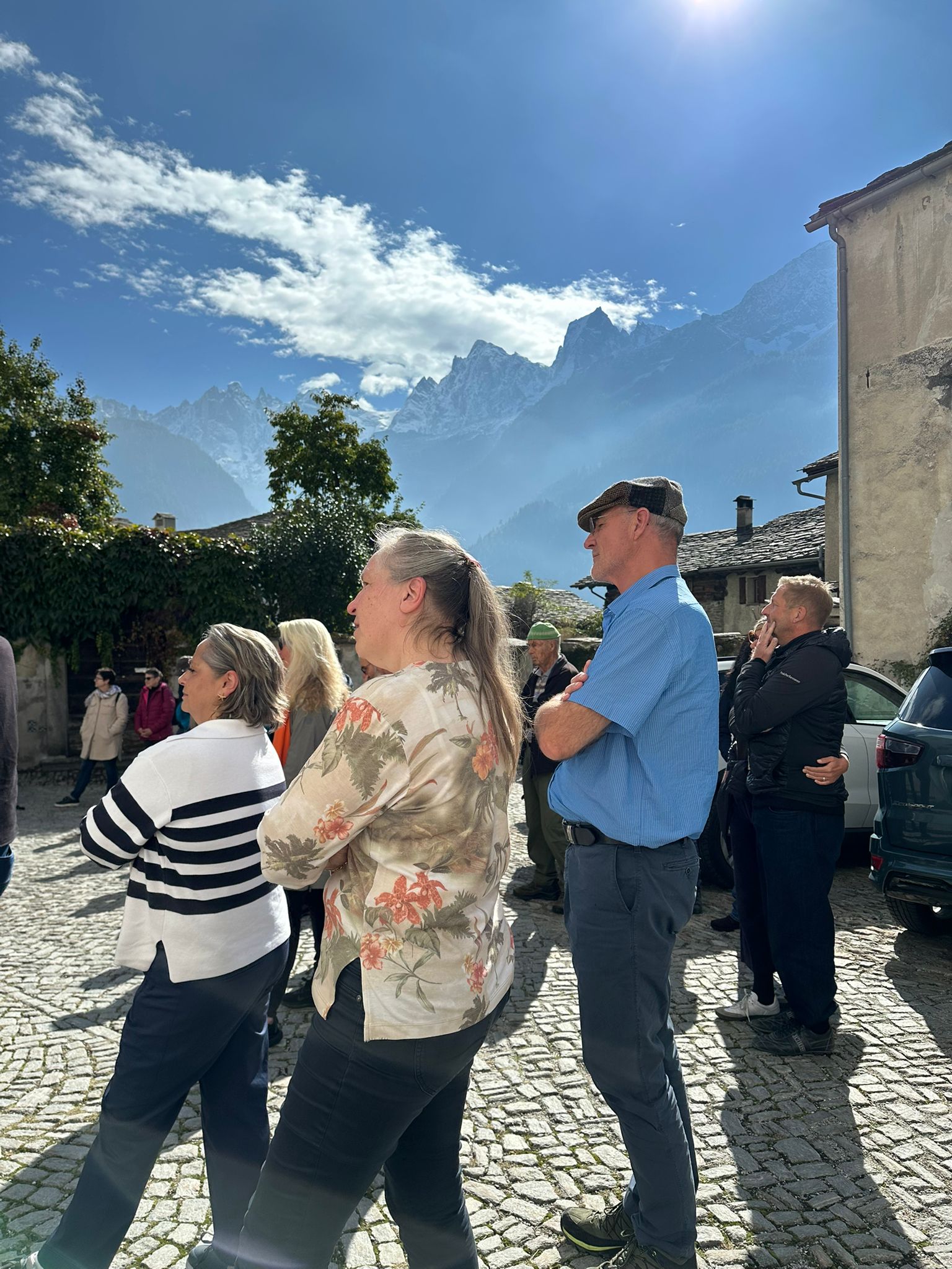 Lauschen den Tönen des Singchors von Fortunat Fröhlich
