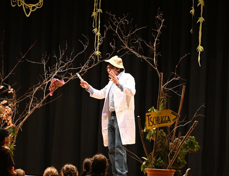 Biologe Hans Ueli Wehrli in der Tschugga