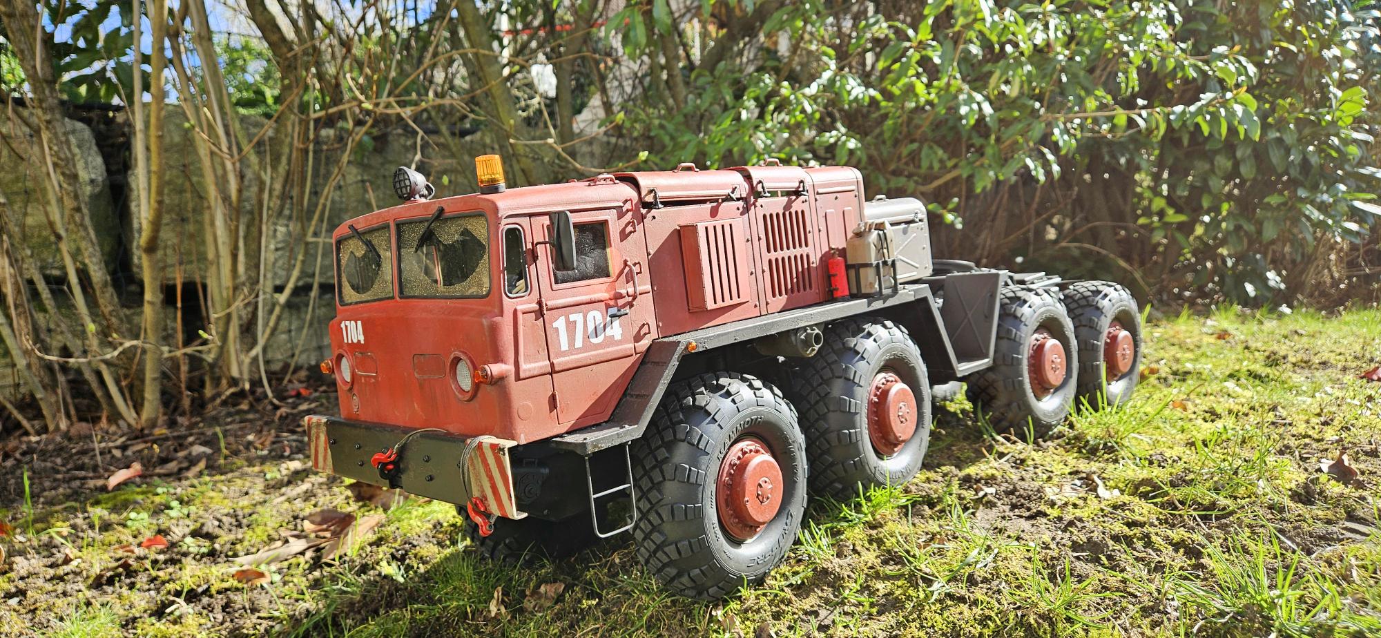 BC8 Mammoth ("MAZ-537") - 1:12 by Cross RC & More