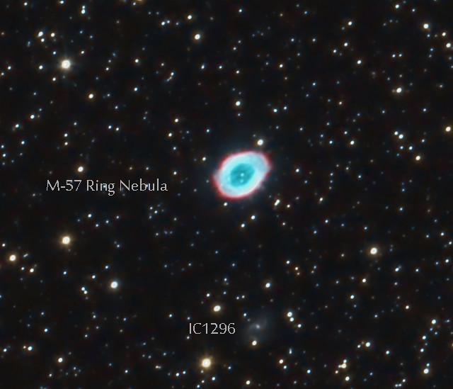 Ringnebel M57 mit Galaxie IC 1296. Detailaufnahme. Sternbild Leier. Entfernung 2300 LJ. Aufgenmommen am 28.8.2014