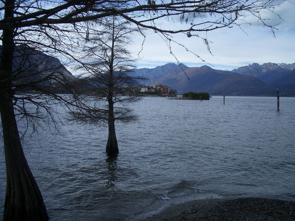 Blick auf die Isola dei pescatori von der Isola Bella aus