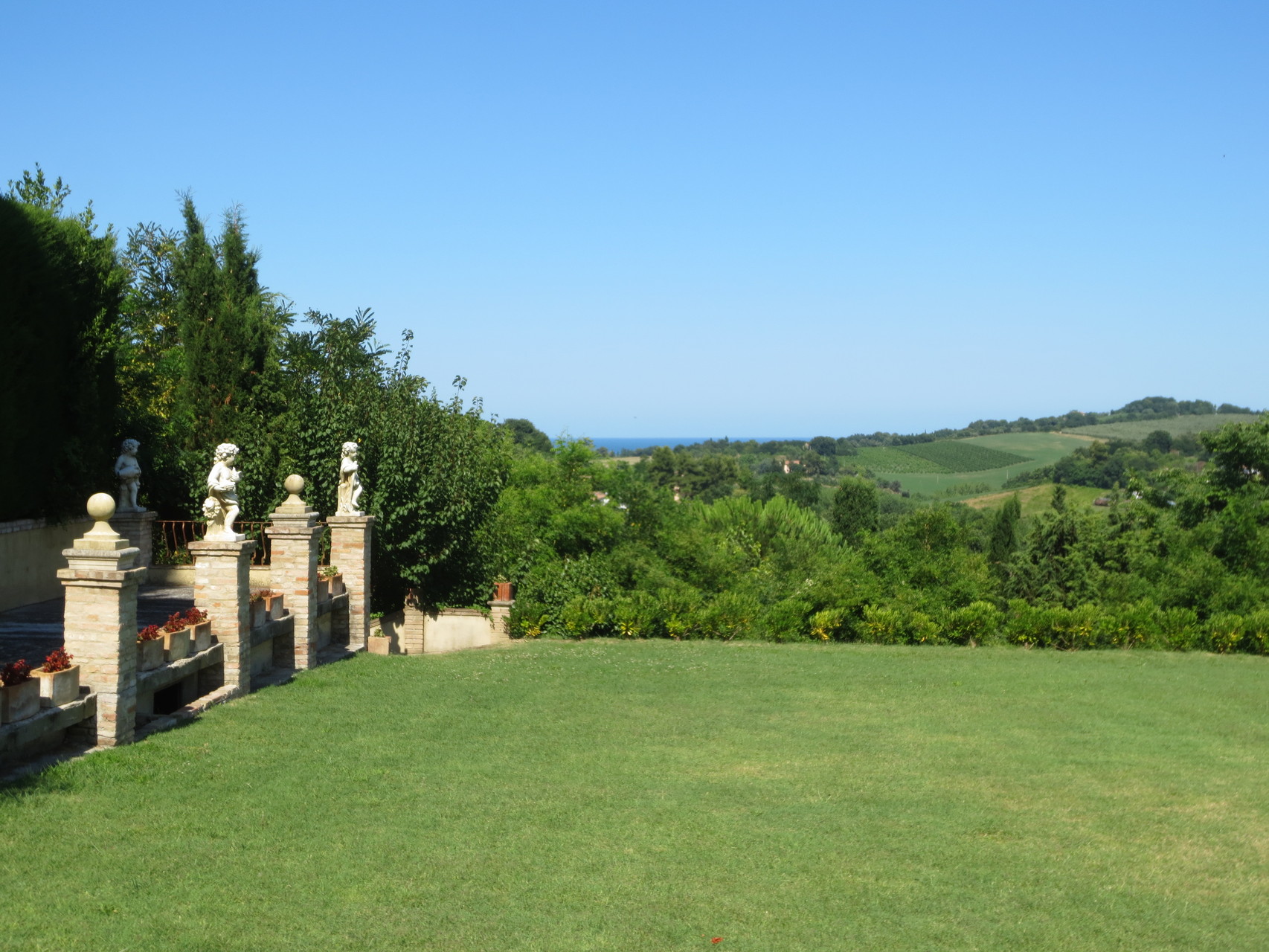 Villa Cattani Stuart XVII sec., ...tolles Anwesen, eingebettet in eine naturbelassene Schönheit. Das Cattani Stuart bietet rundum eine etwas andere Atmosphäre als Hotels ähnlicher Klasse! Das Anwesen ist geschichtlich geprägt und anmutig schön