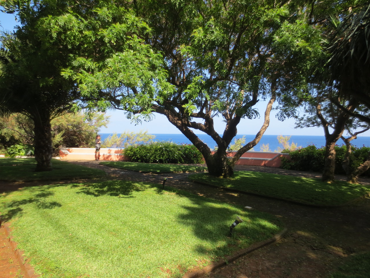 Santa Cruz - Estalagem Albatroz (Hotelanlage; unsere Residenz im Südosten der Insel).