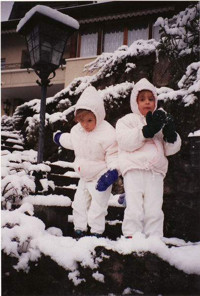 Cristiana und Michela ..... Schnee ist faszinierend....!!