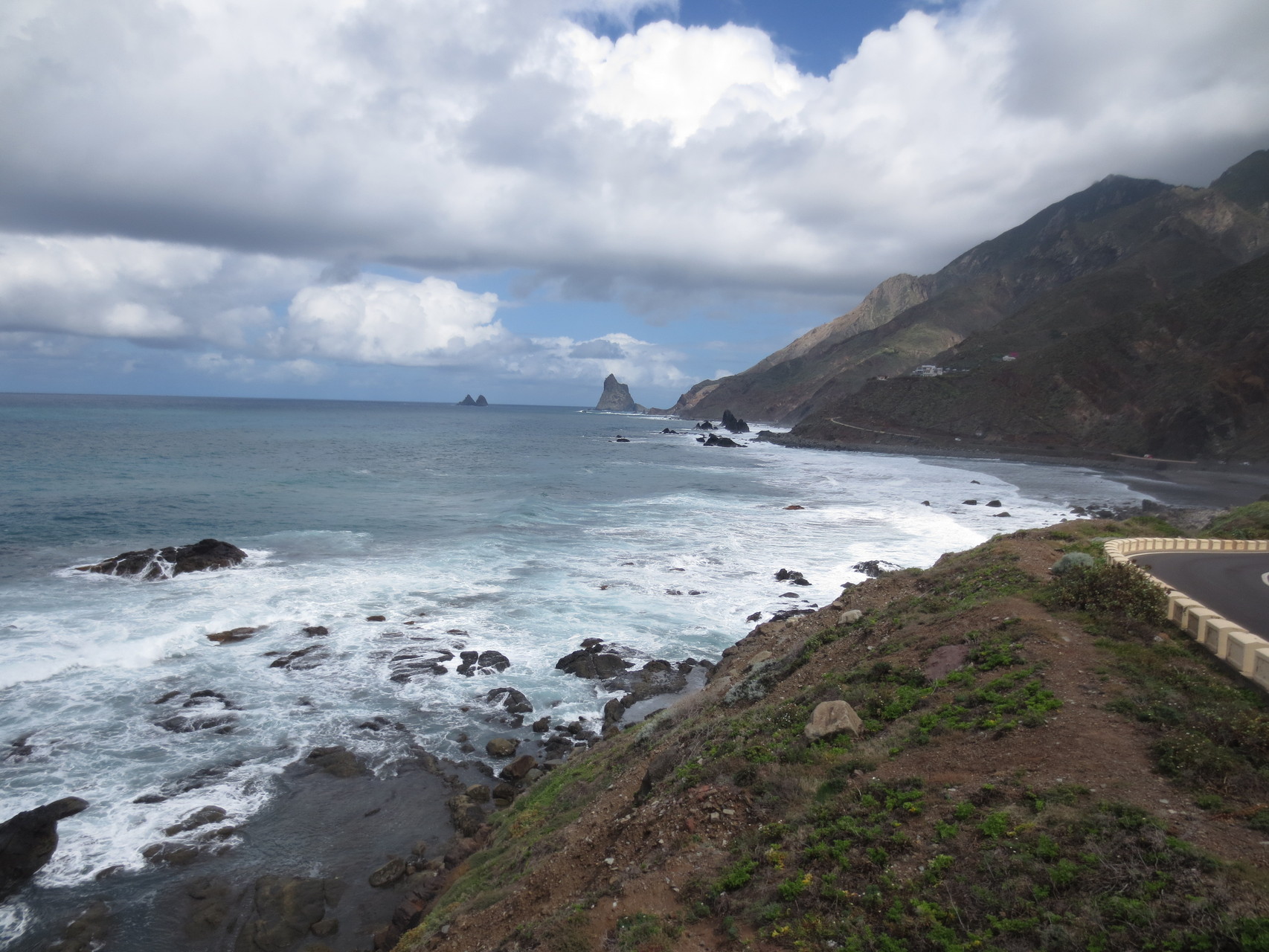 Roque de las Bodegas - Playa Roque de las Bodegas an der Steilküste von Anaga, zwischen Benijo und Taganana - im Nordosten der Insel