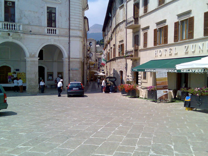 Dorfplatz Civitella del Tronto, Teramo, Italien