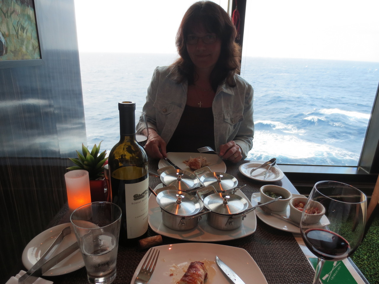 Auf der Norwegian Jade: Im brasiliansichen Spezialitätenrestaurant. Essen wie die Gauchos in Brasilien (so viel Fleisch haben wir in einer Mahlzeit wohl noch nie gegessen). Ein ganz besonderes, kulinarisches Erlebnis!