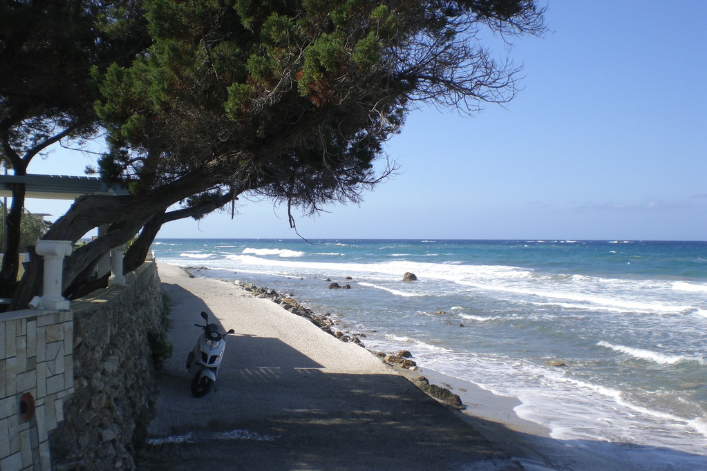 Impressionen vom Paramonas Beach im zentralen Westen der Insel