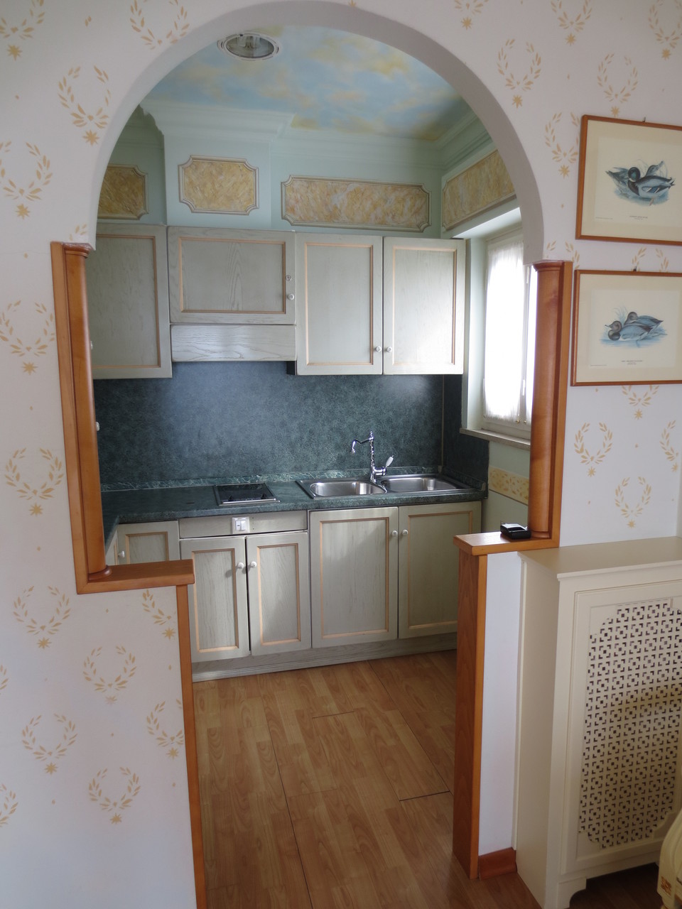 Wenn, dann mit Stil: Unsere Ferienresidenz in Gardone Riviera (Hotel in Hanglage) - Hier ein Bild der Kochnische unserer Suite